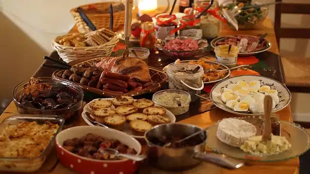 Repas de fête : Surveillez bien la cuisine, la table et… les poubelles !